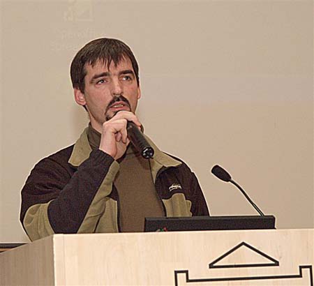 PC124300--